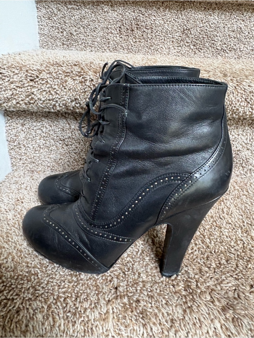 Bottega Veneta Women’s Black Leather Ankle Lace up Boots -